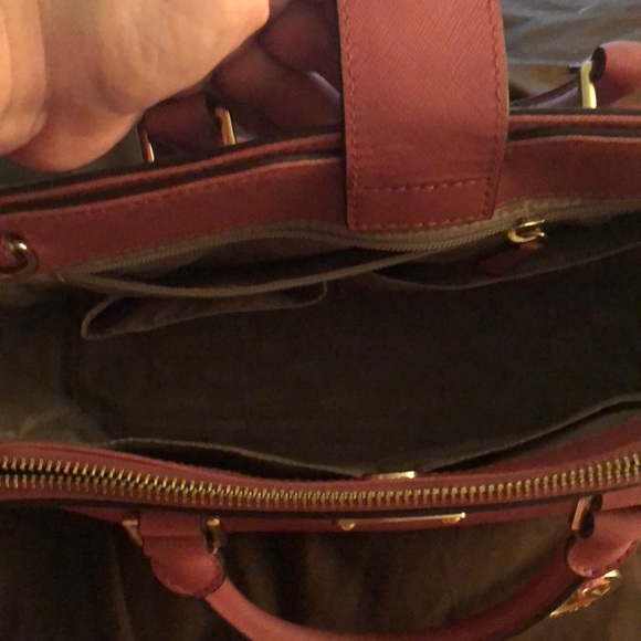 Michael Kors Pink purse. - Picture 2 of 5